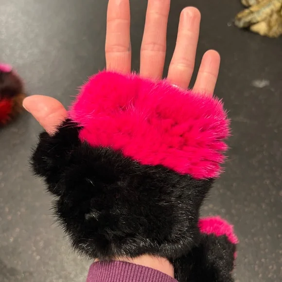 Real Fur Fingerless Gloves NWT - Picture 3 of 4